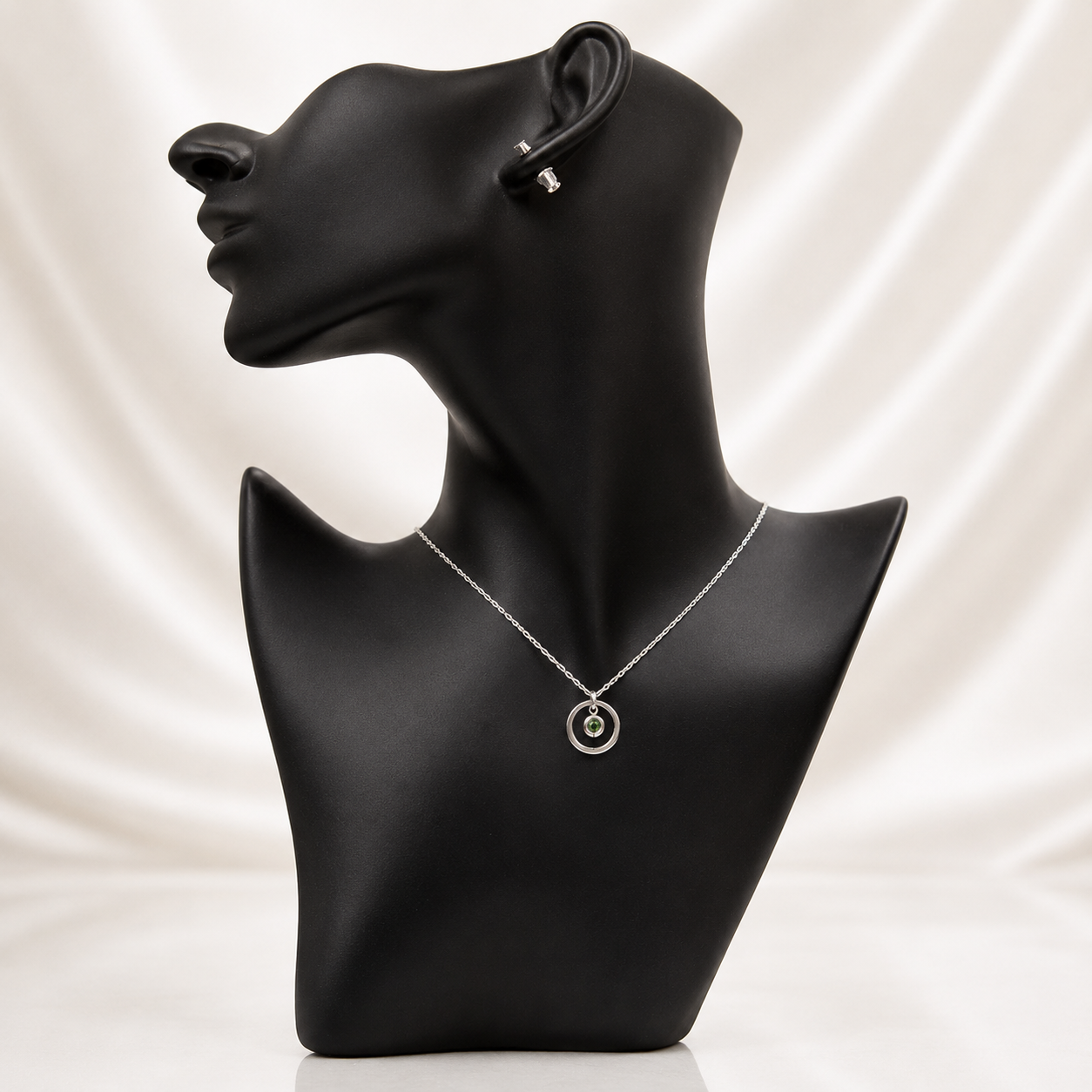 💚 Elegant Green Crystal Circle Pendant Necklace for Women | Premium Silver-Tone Jewelry