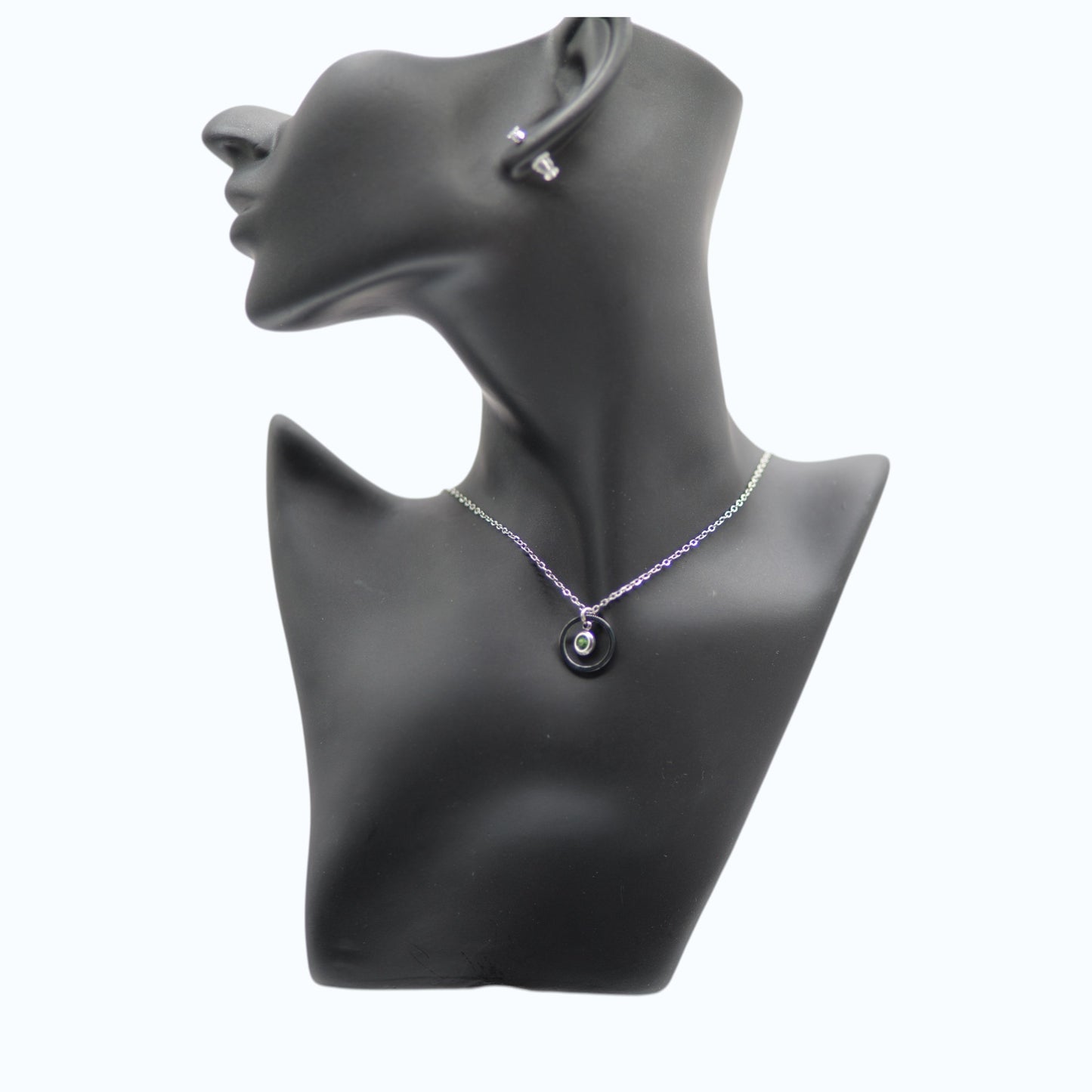 💚 Elegant Green Crystal Circle Pendant Necklace for Women | Premium Silver-Tone Jewelry